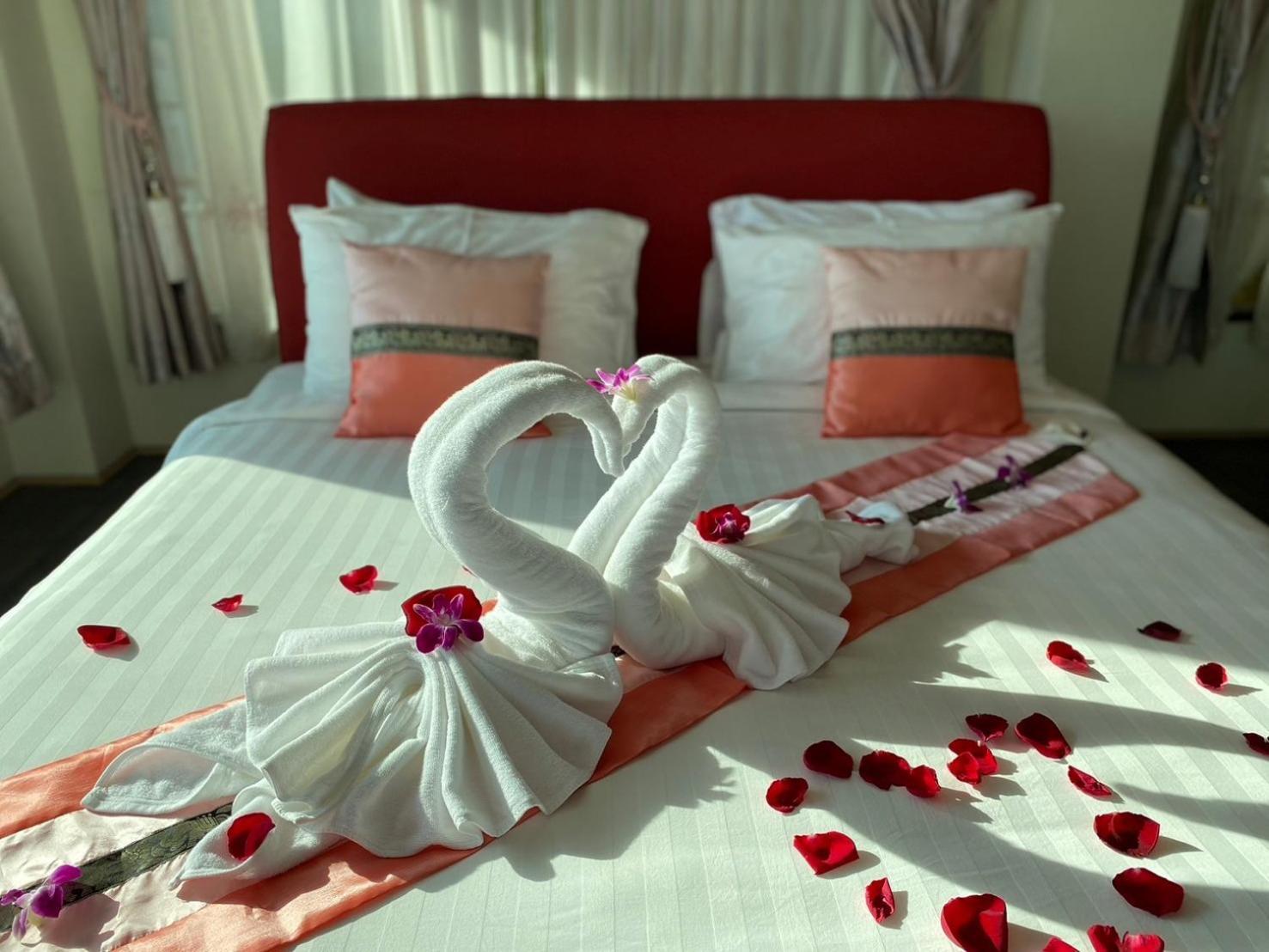 Chaophayathara Riverside Hotel Chainat Exterior photo